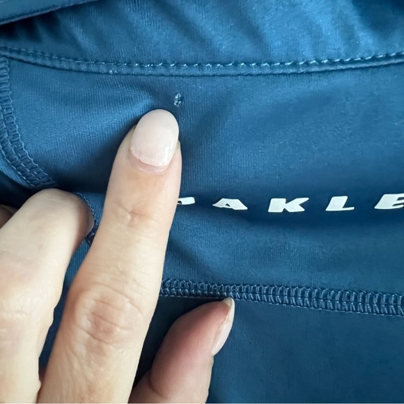 Oakley Blue and Gray Men's Polo Golf Shirt Large - Picture 4 of 4